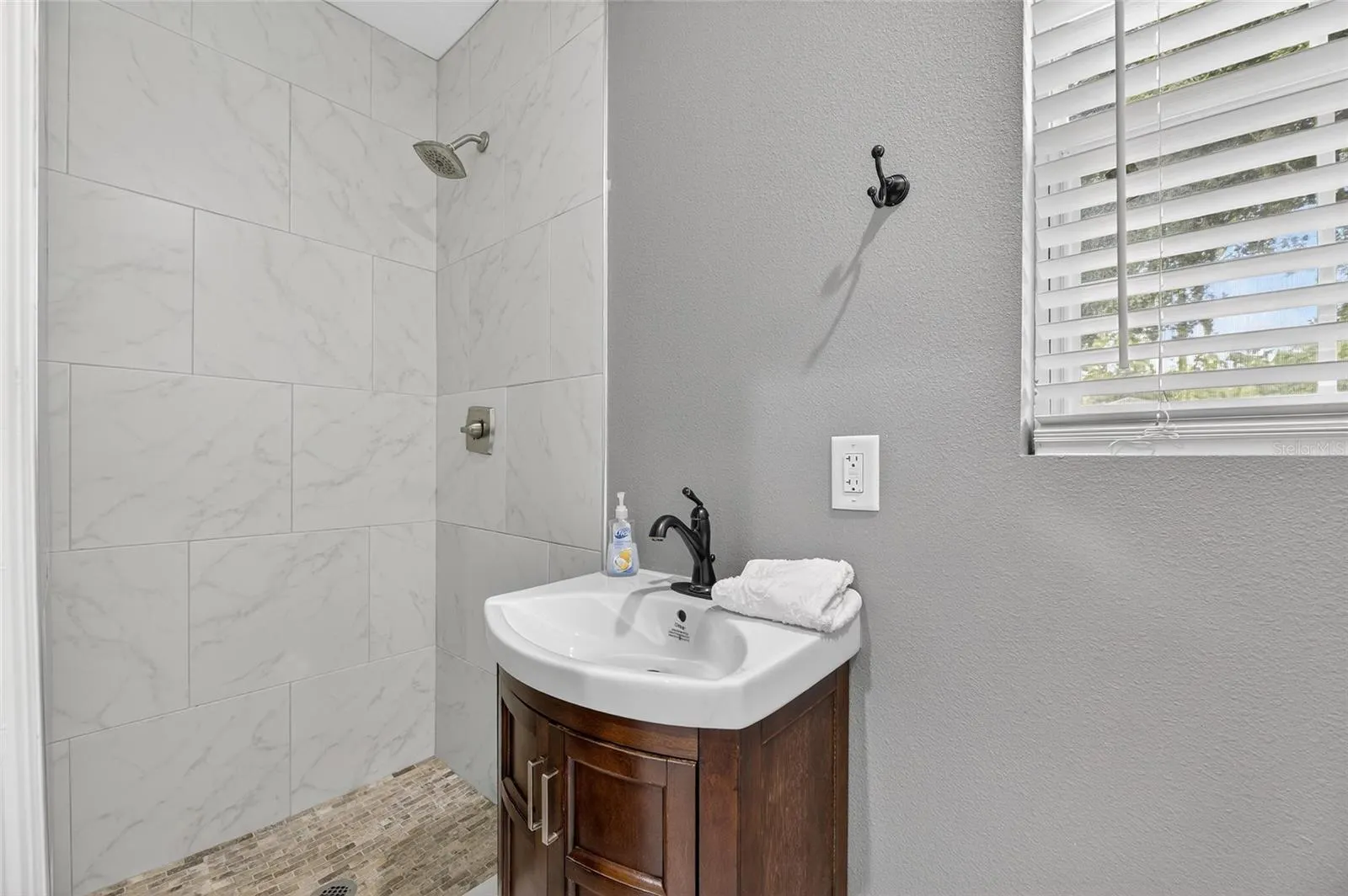 508 CLARISSA DR