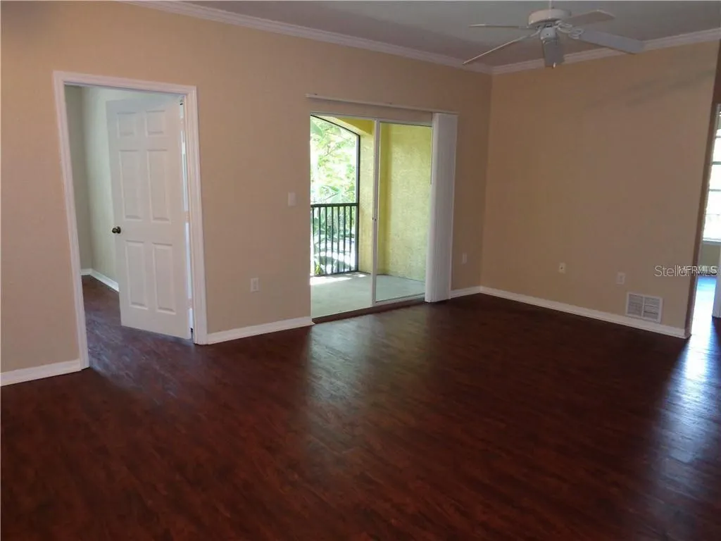10205 COURTNEY PALMS BLVD #204, #204