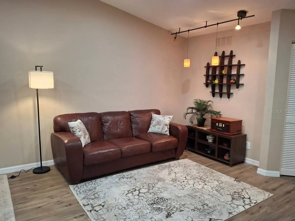 9684 LAKE SEMINOLE DR E