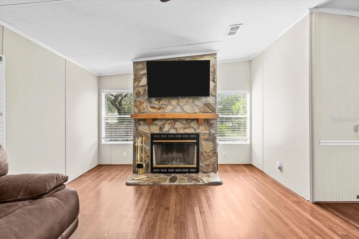 13920 HILLCREST DR