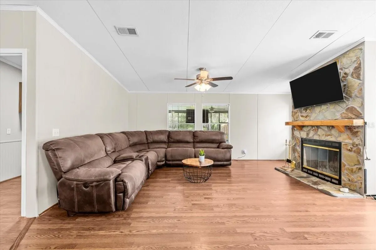 13920 HILLCREST DR