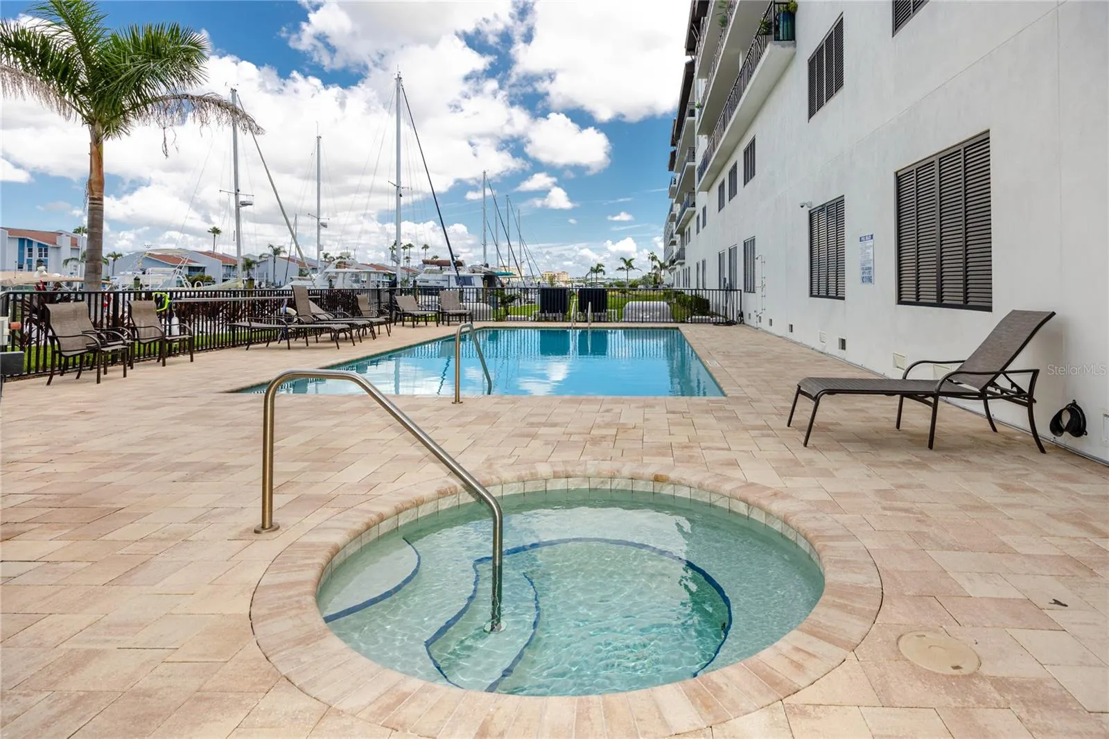 300 150TH AVE #305, #305