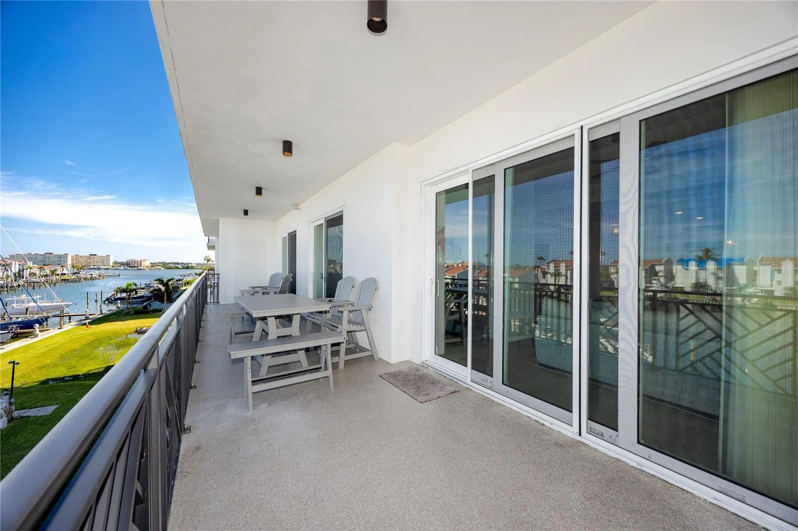 300 150TH AVE #305, #305
