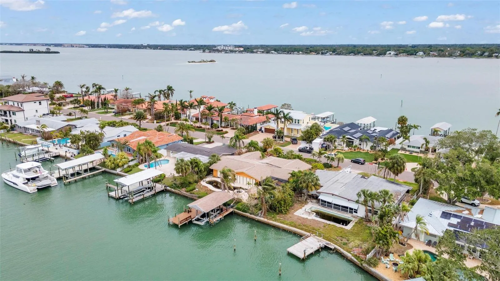 118 WINDWARD IS