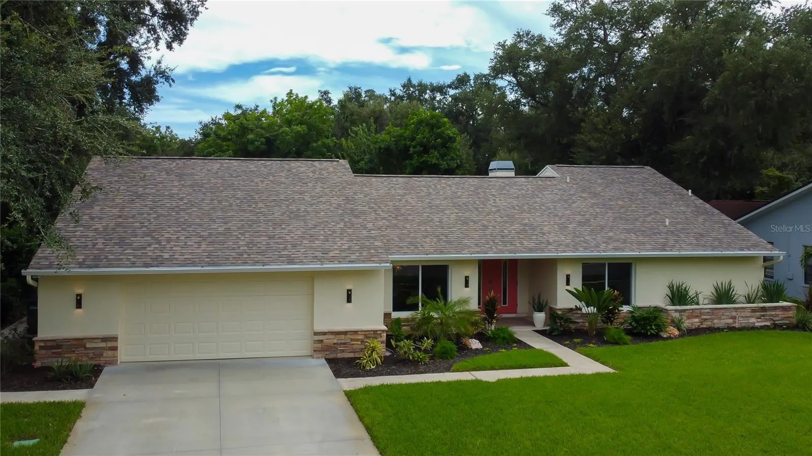 1820 PINE HILL DR