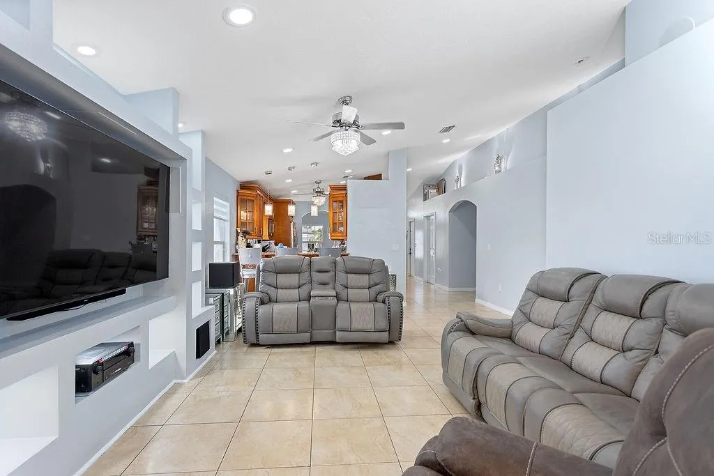4907 CARLYLE RD