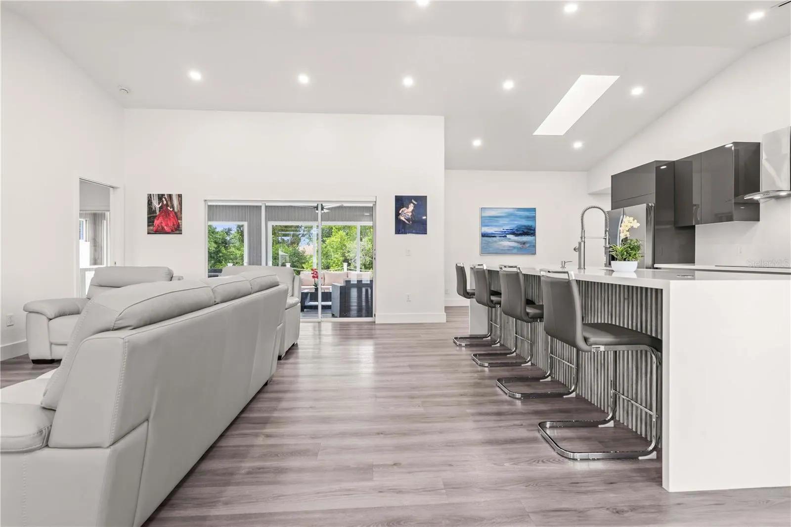 200 DOLPHIN PKWY