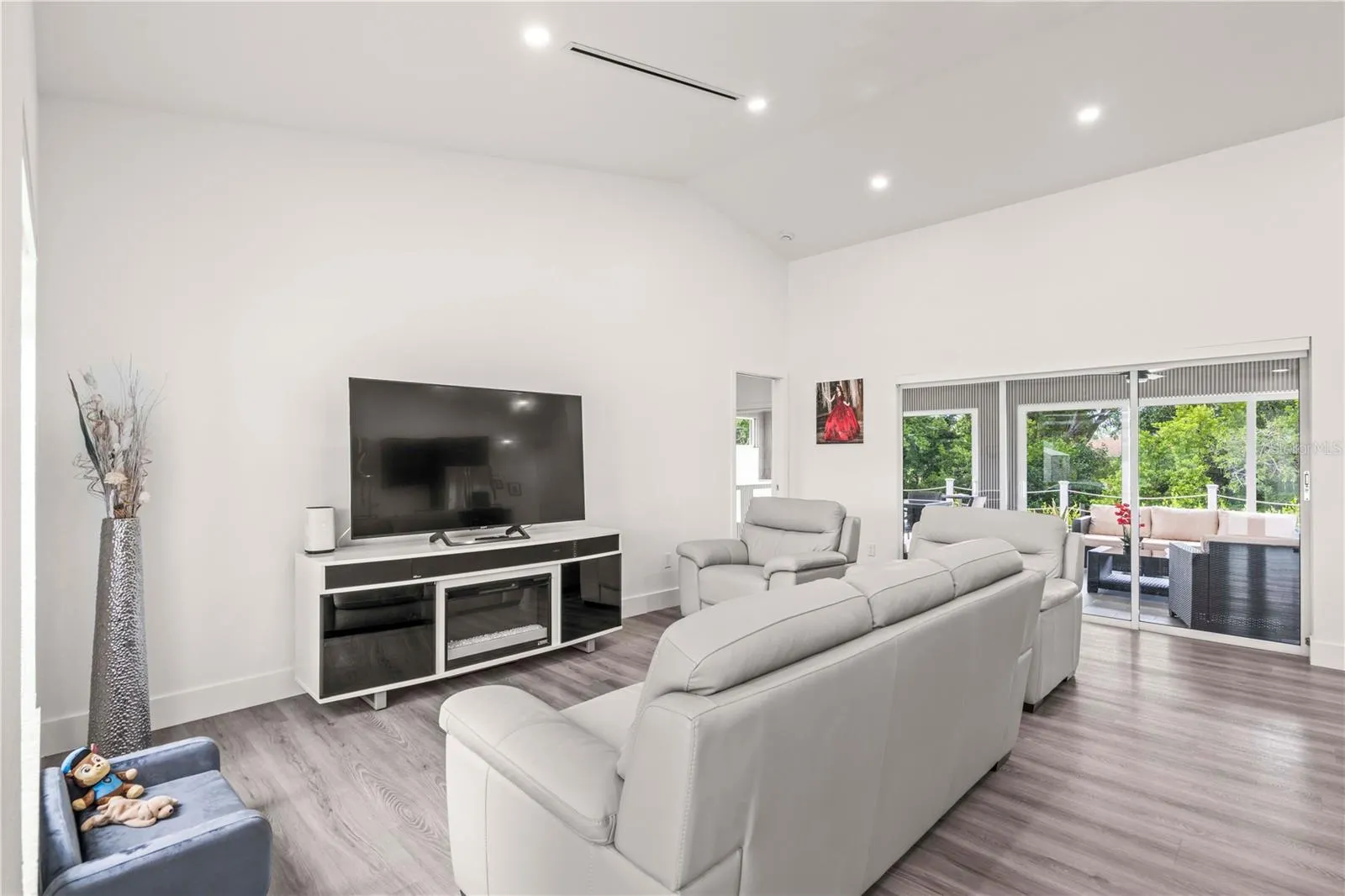 200 DOLPHIN PKWY