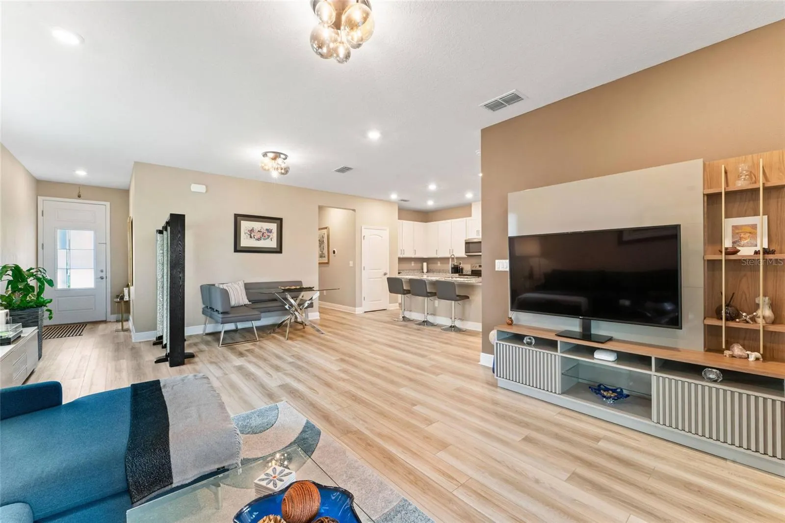 9368A SANDY BLUFFS CIR