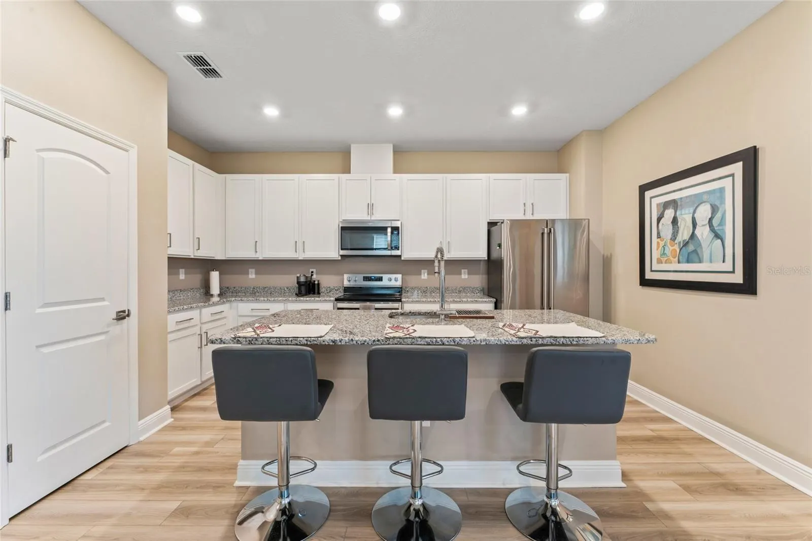 9368A SANDY BLUFFS CIR