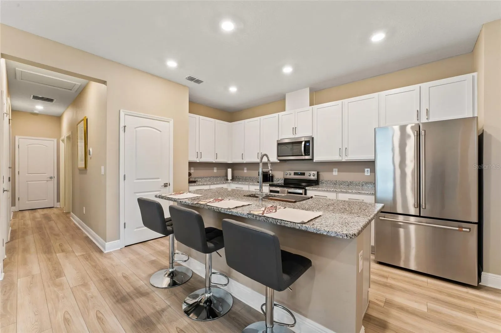 9368A SANDY BLUFFS CIR