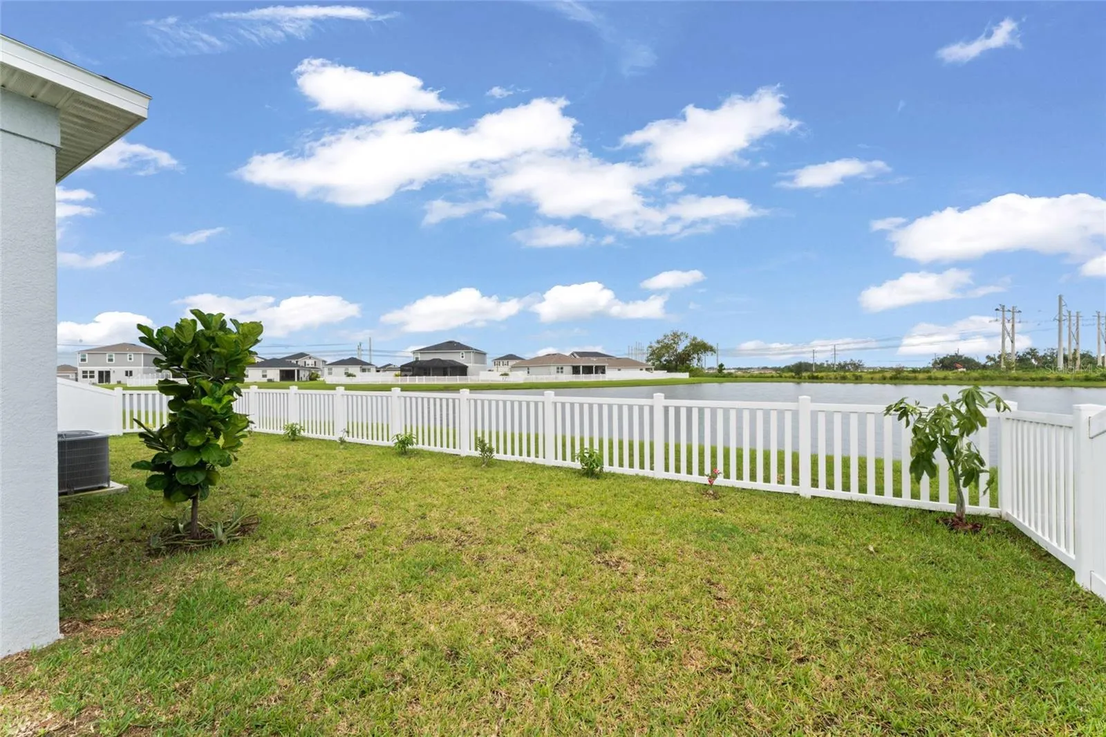 9368A SANDY BLUFFS CIR