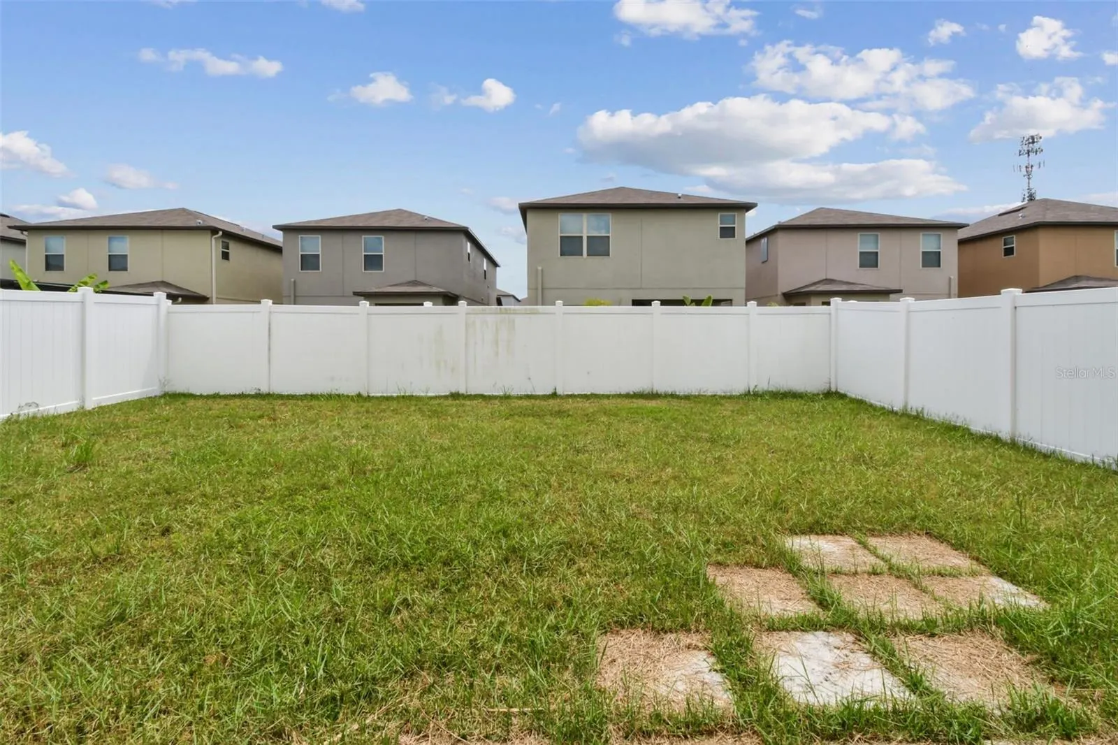 7205 RONNIE GARDENS CT