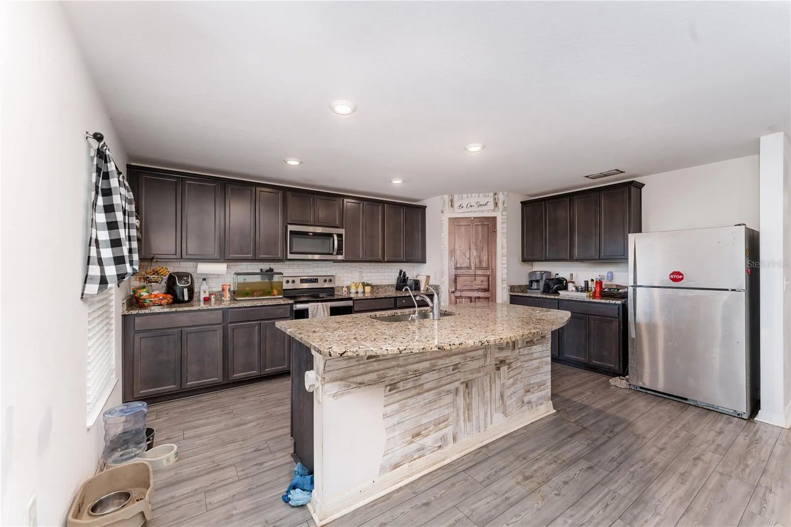 1372 SWAN LAKE CIR