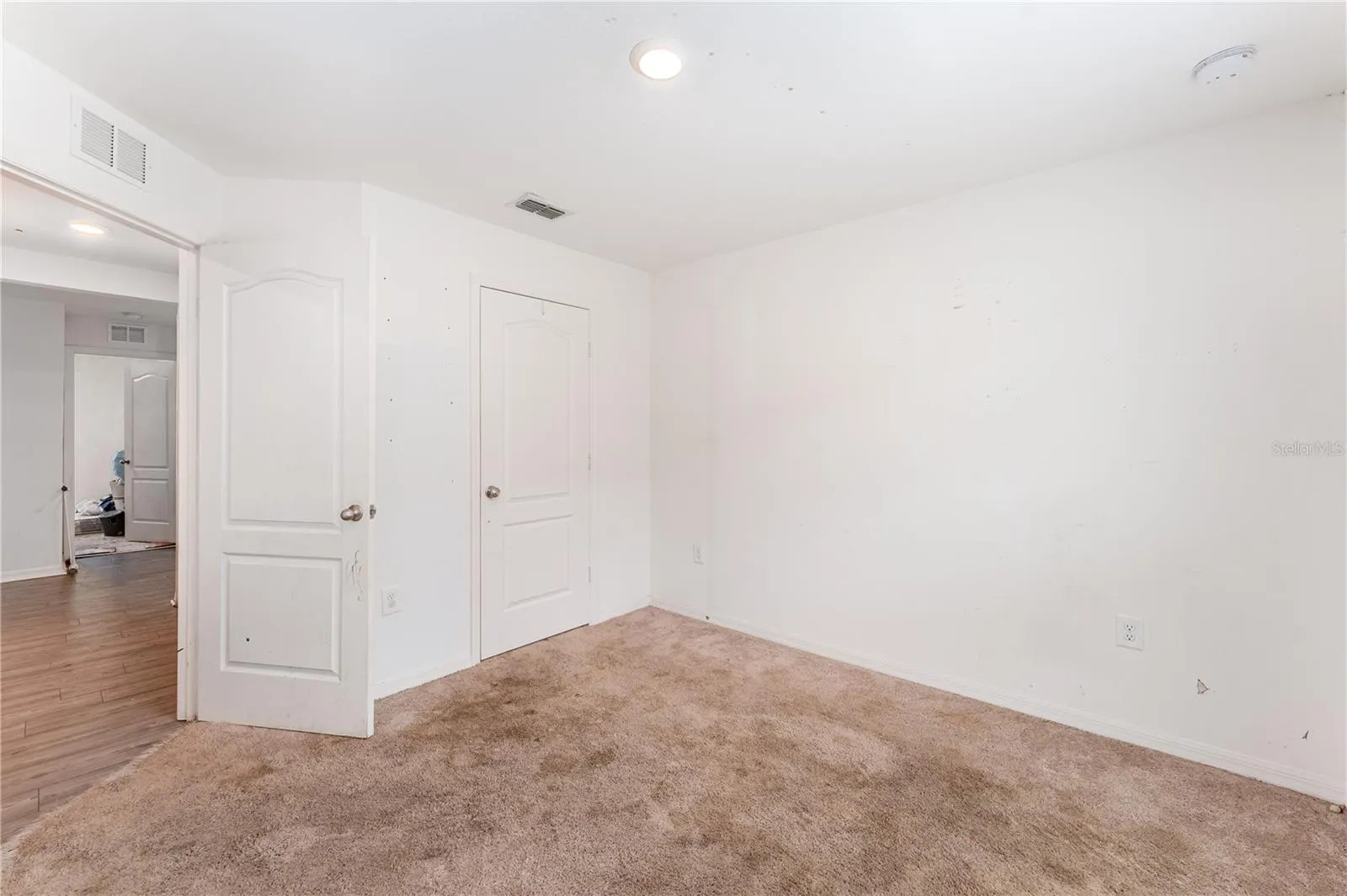 1372 SWAN LAKE CIR
