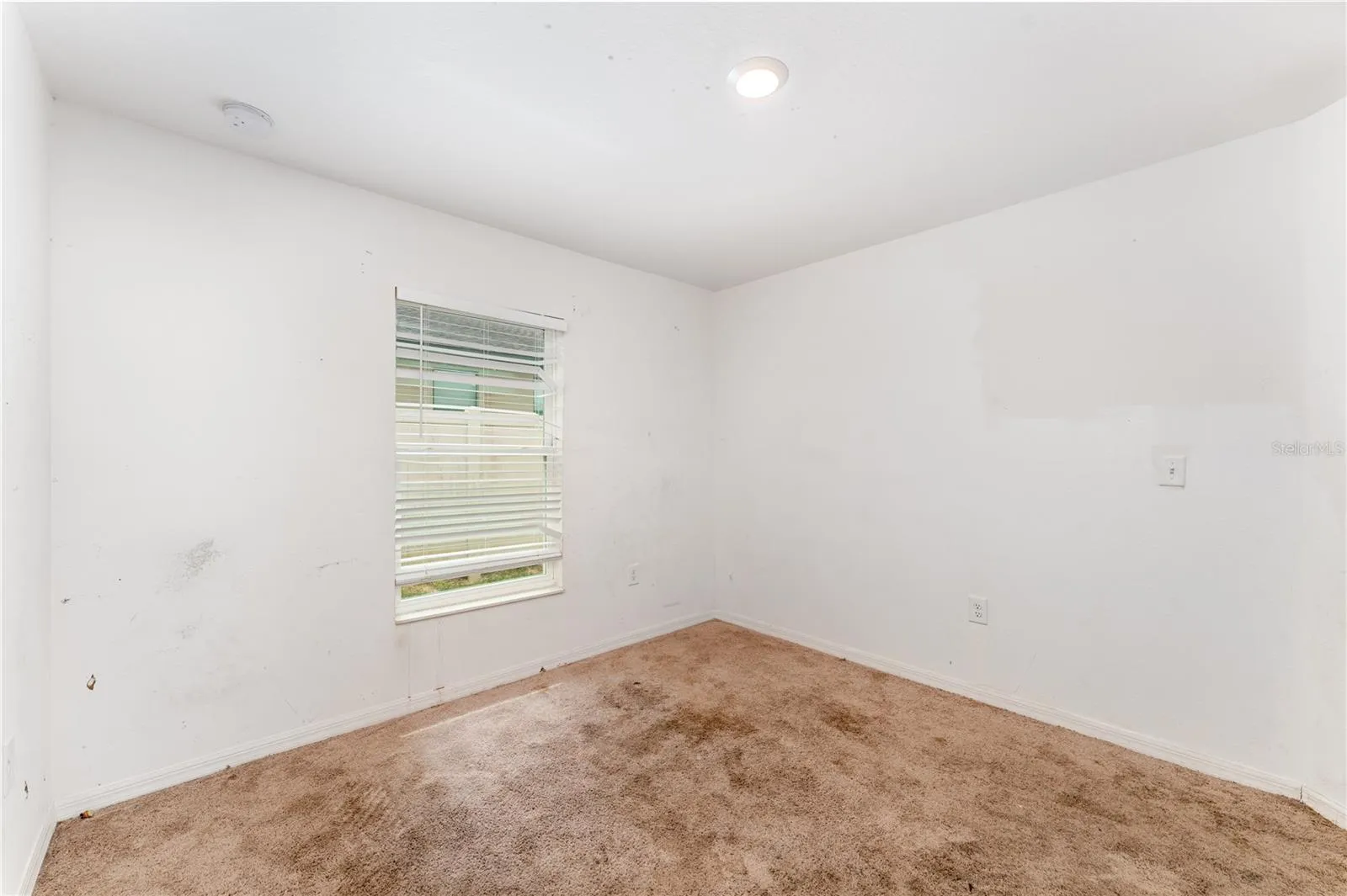 1372 SWAN LAKE CIR