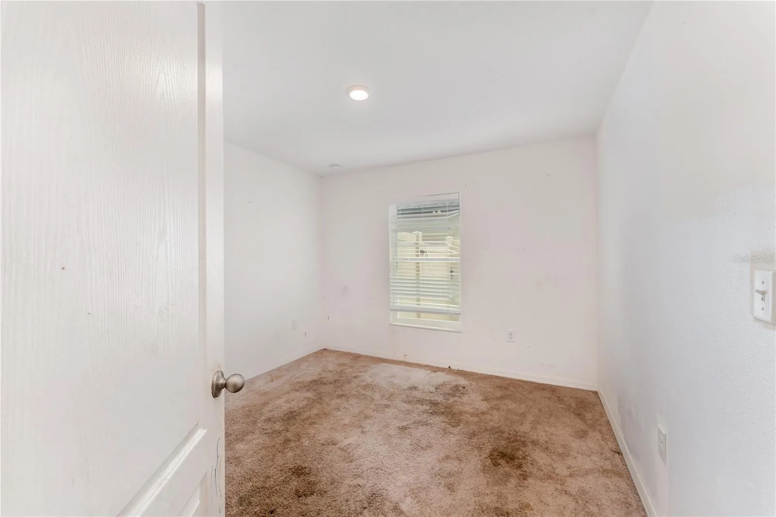 1372 SWAN LAKE CIR