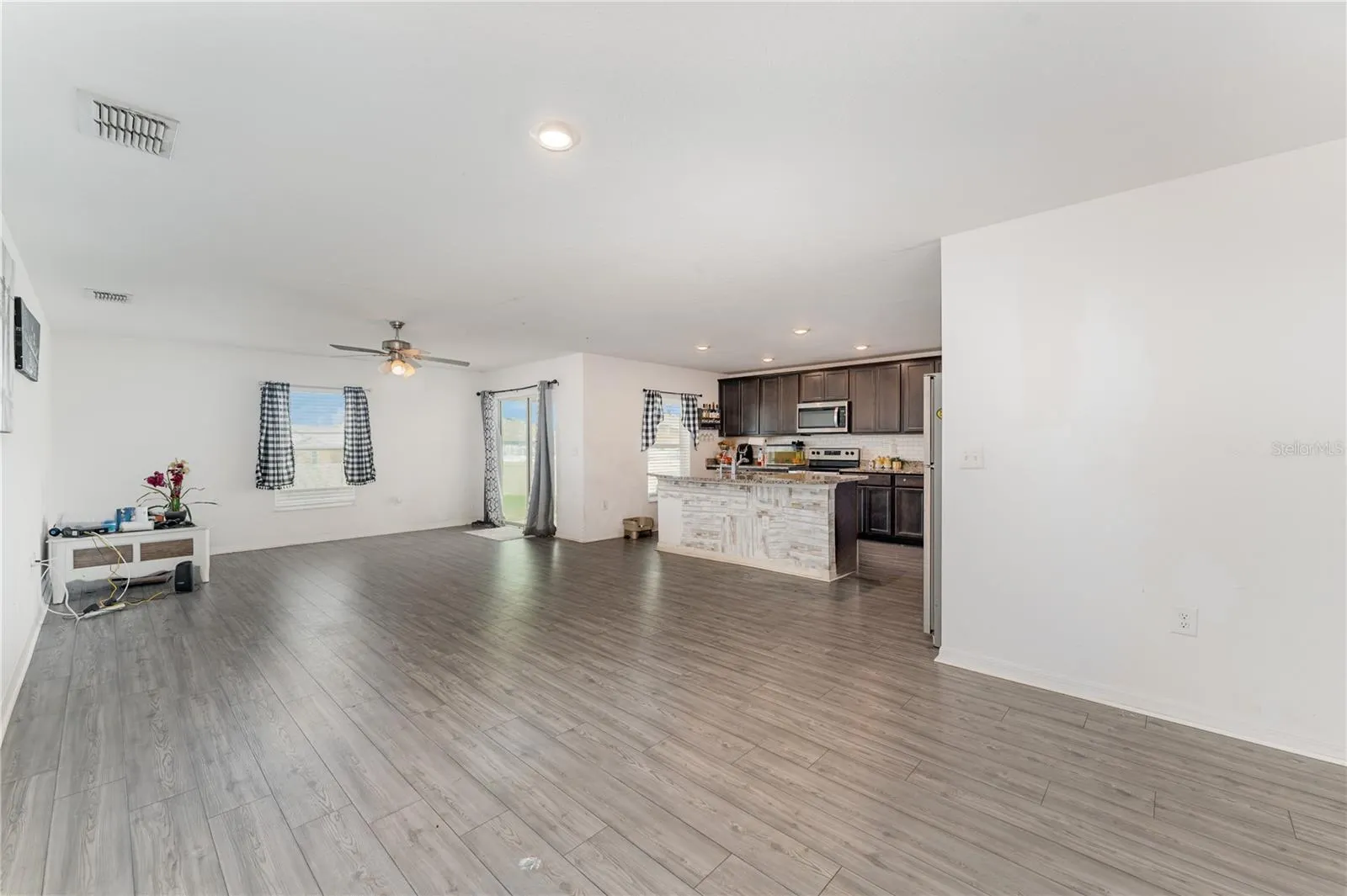 1372 SWAN LAKE CIR