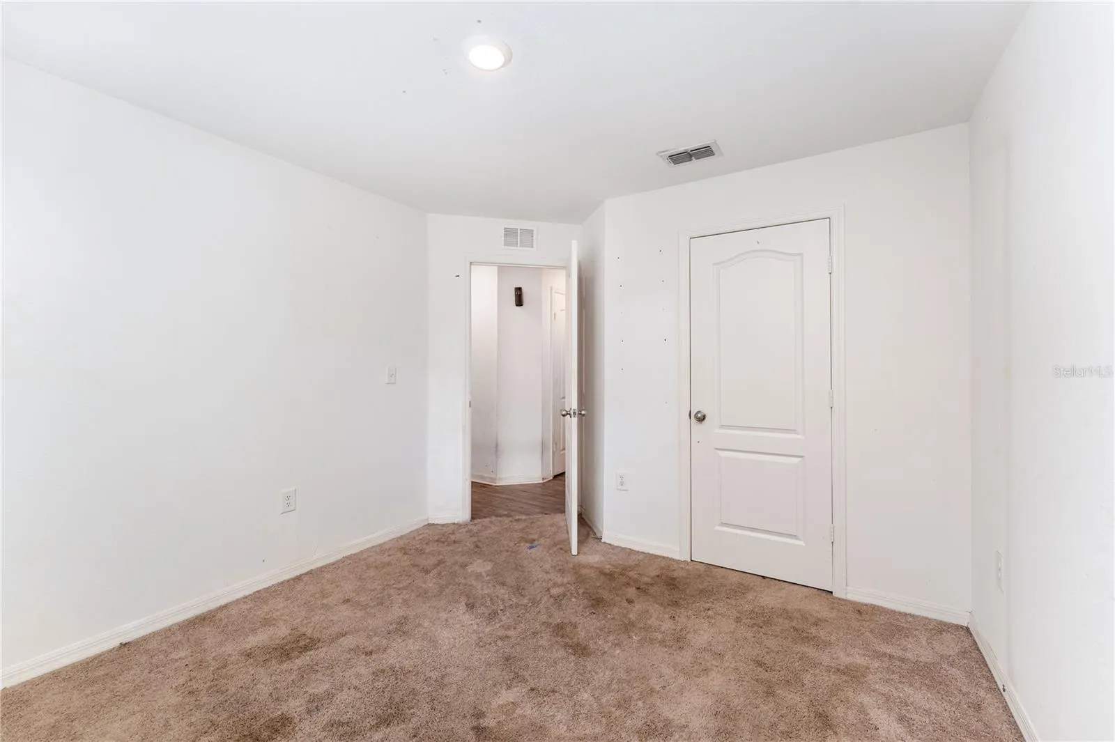 1372 SWAN LAKE CIR