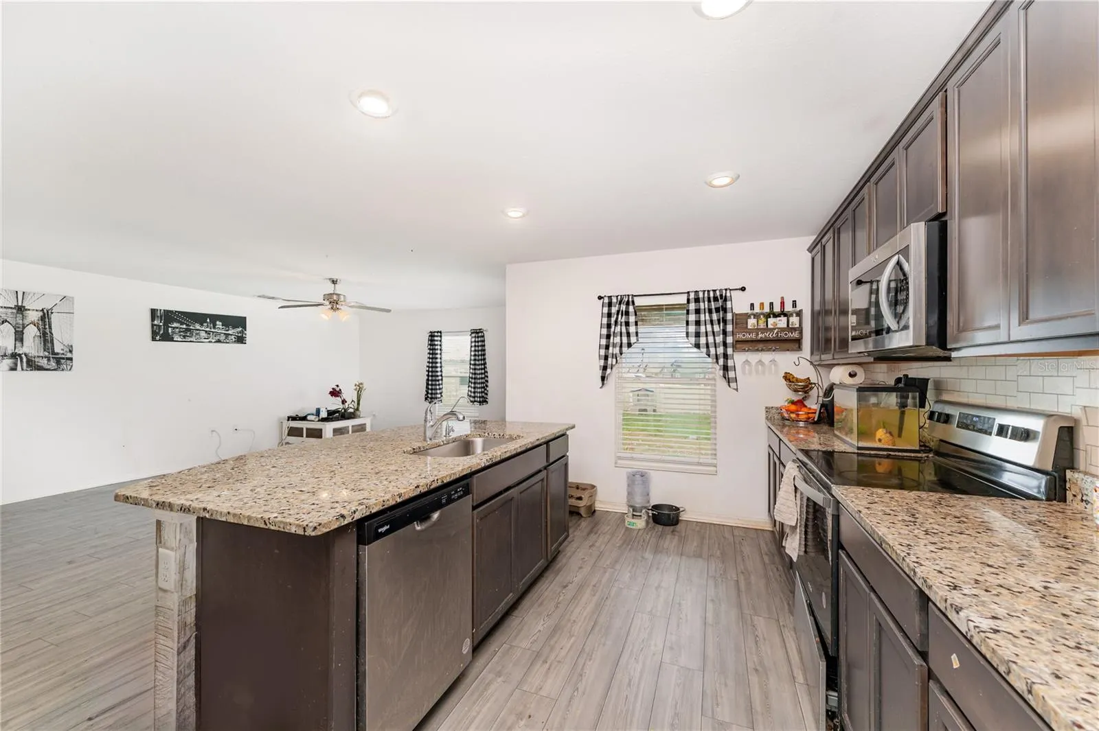 1372 SWAN LAKE CIR