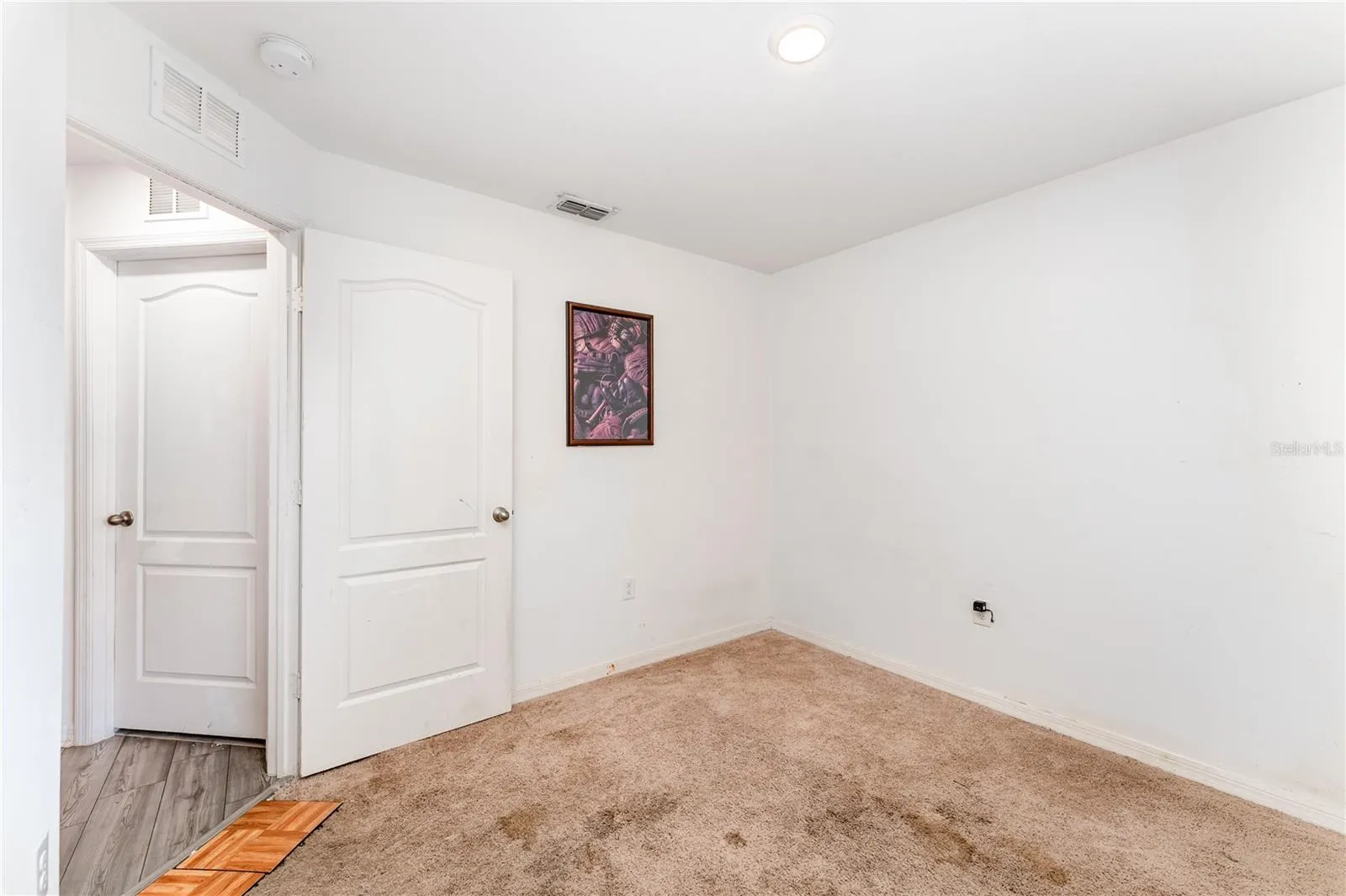 1372 SWAN LAKE CIR