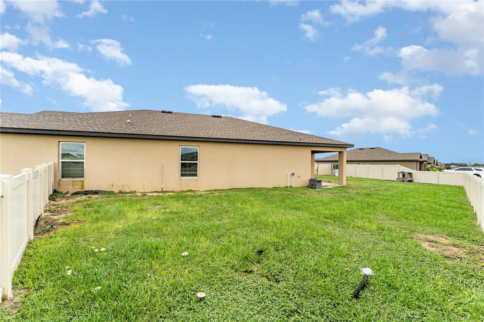 1372 SWAN LAKE CIR
