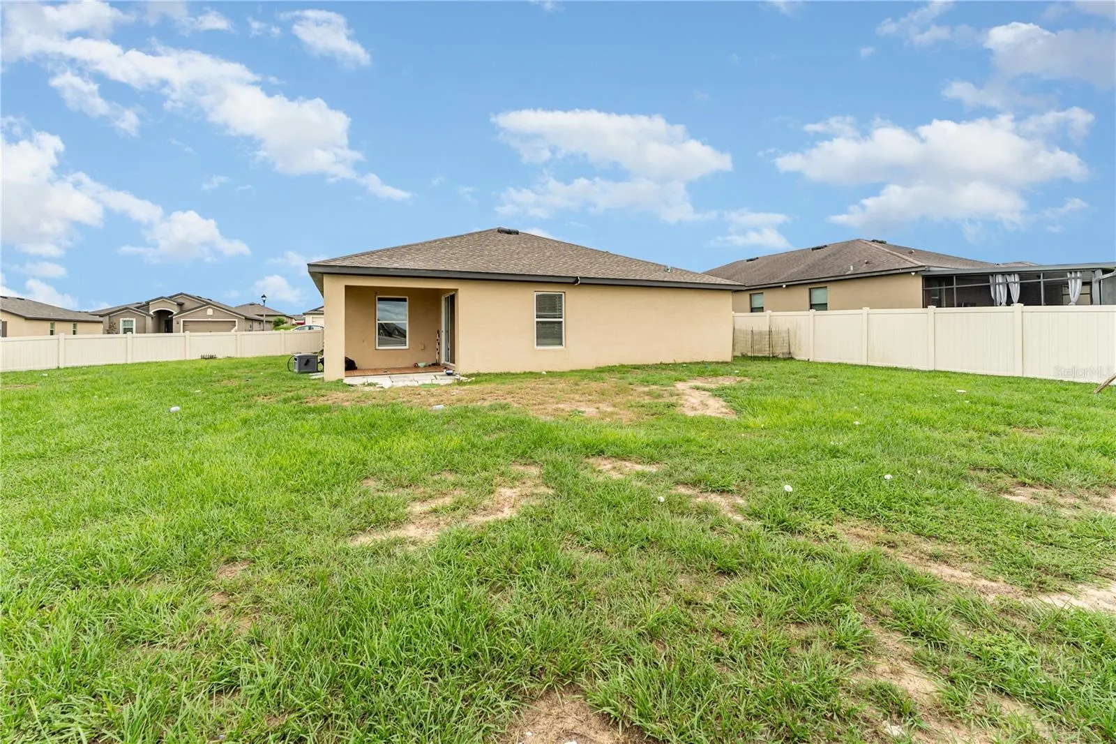 1372 SWAN LAKE CIR
