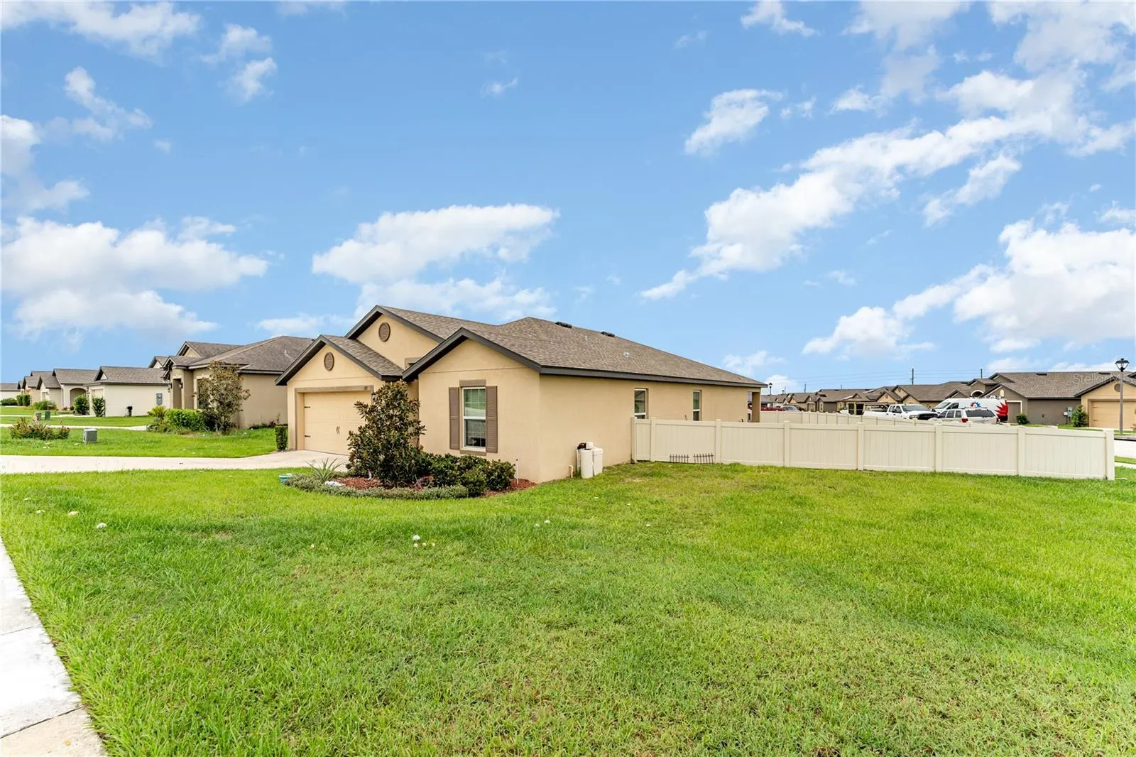 1372 SWAN LAKE CIR