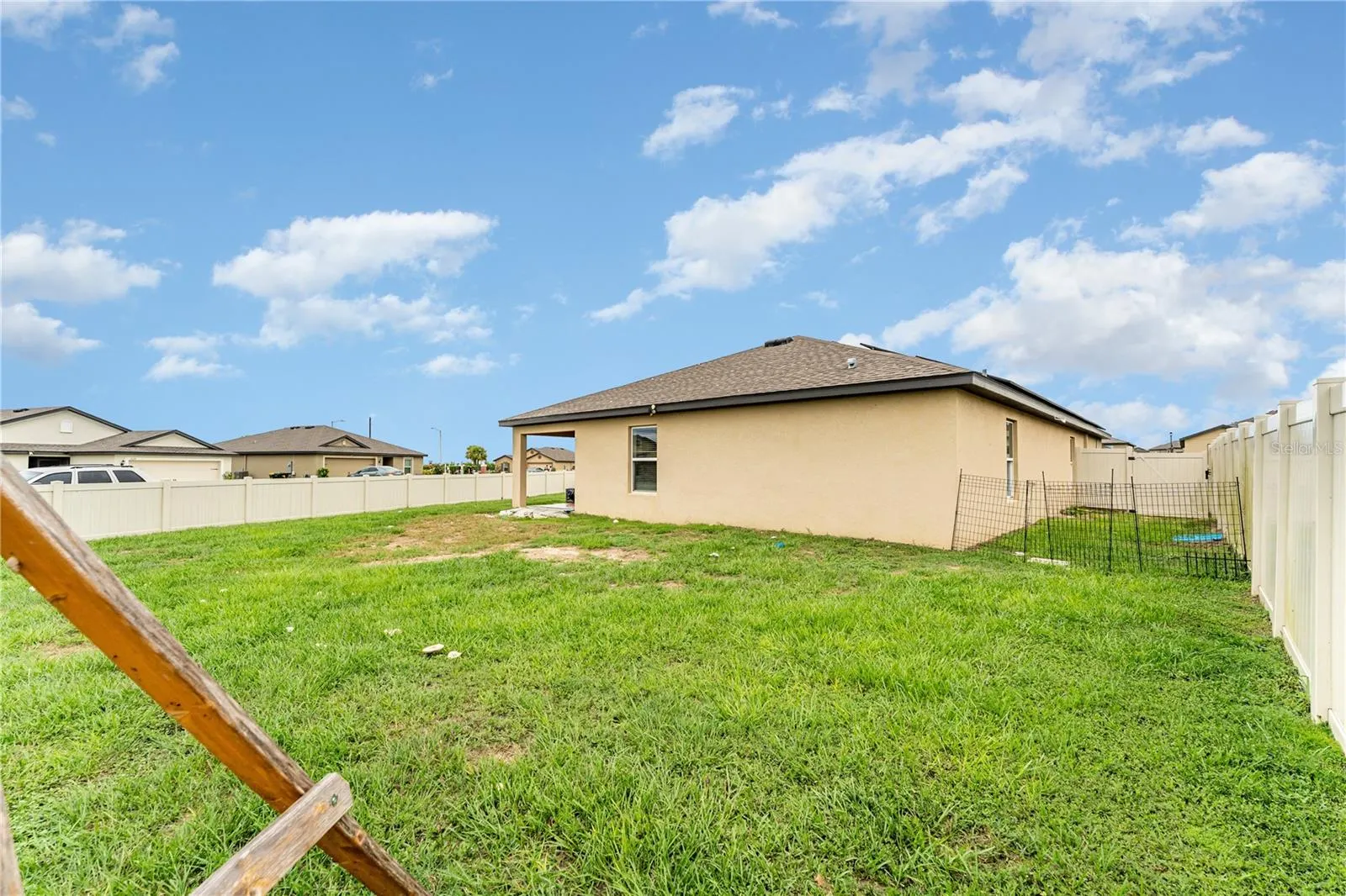 1372 SWAN LAKE CIR