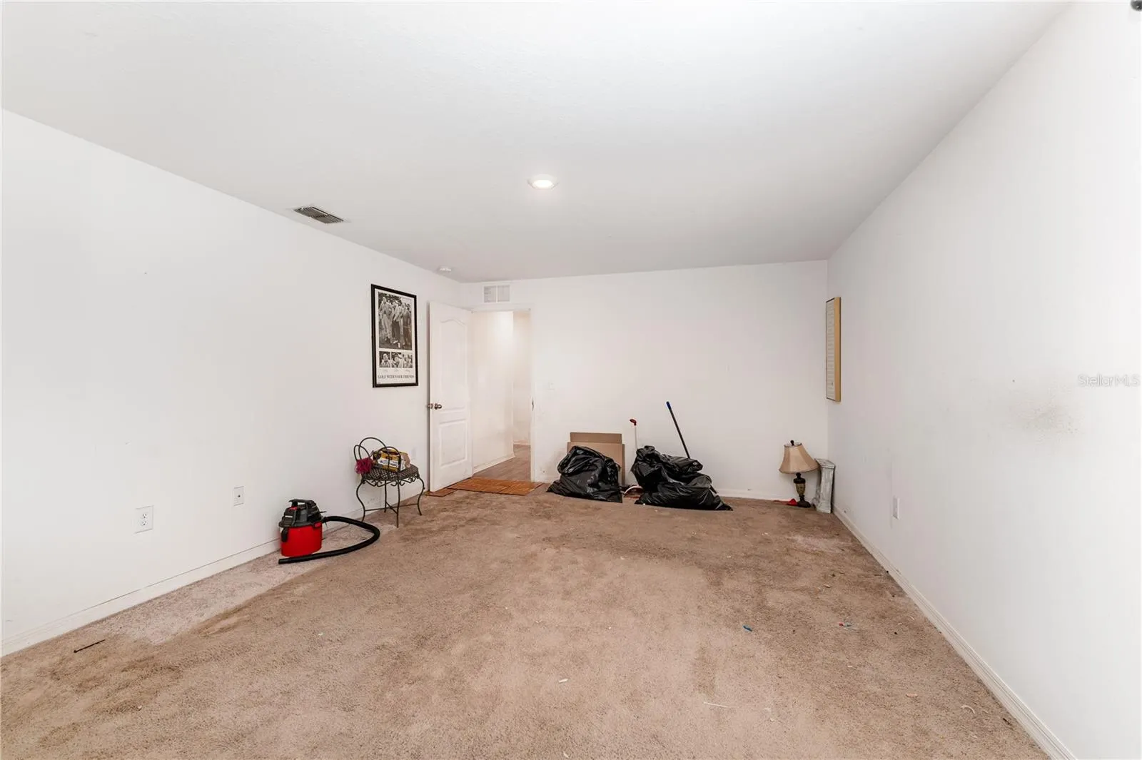 1372 SWAN LAKE CIR