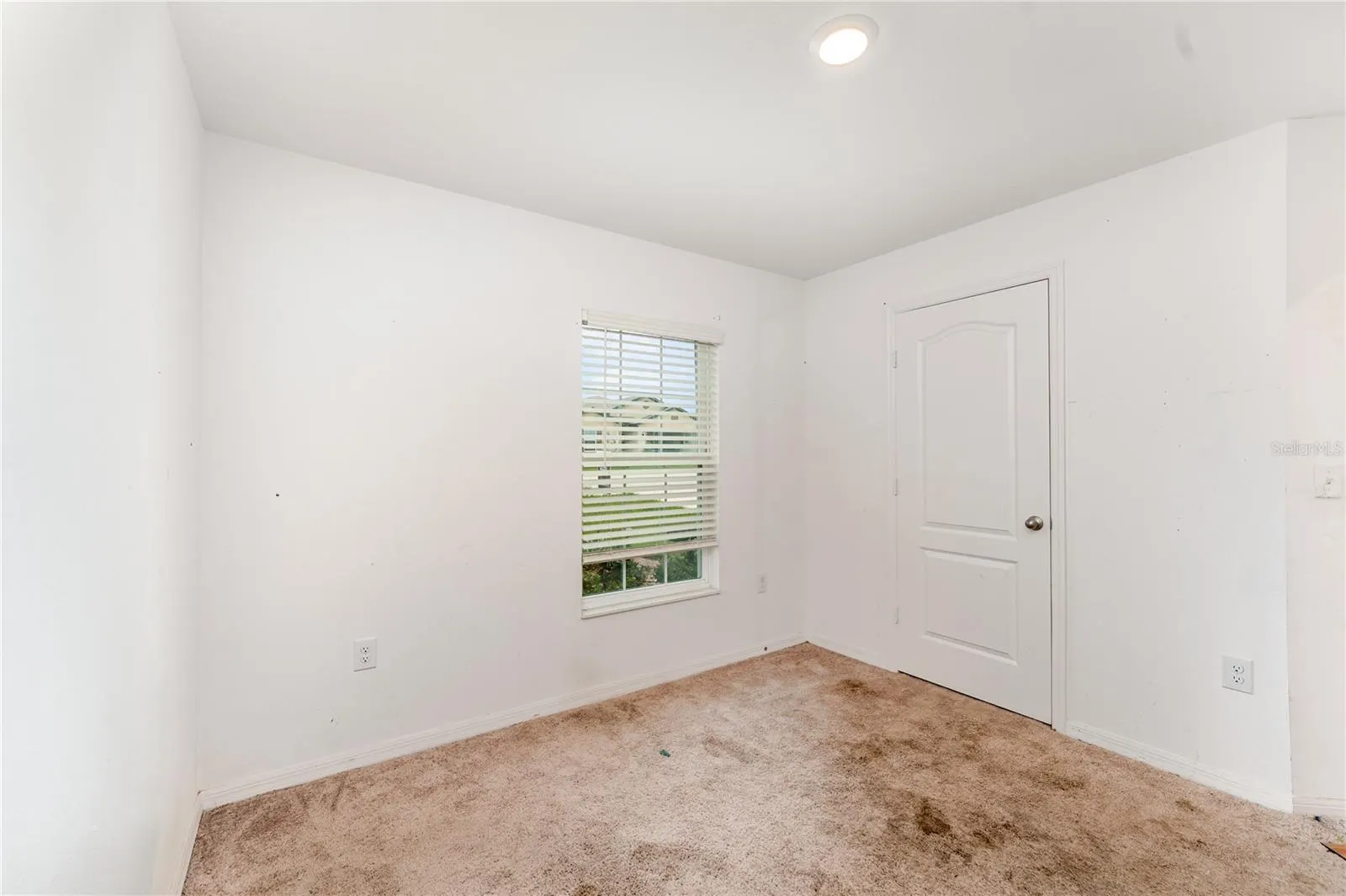 1372 SWAN LAKE CIR