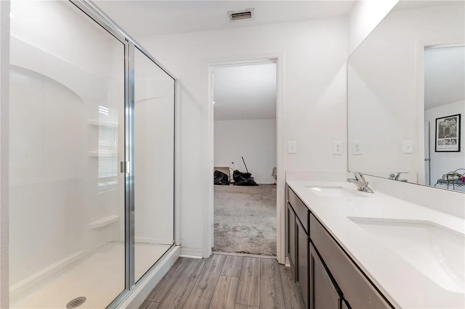 1372 SWAN LAKE CIR