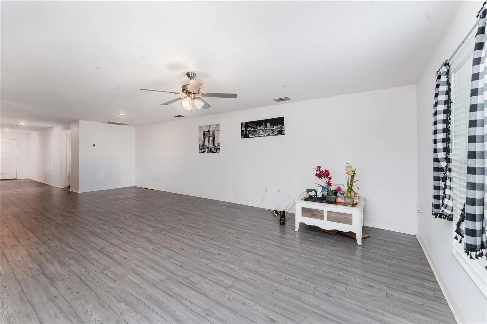 1372 SWAN LAKE CIR