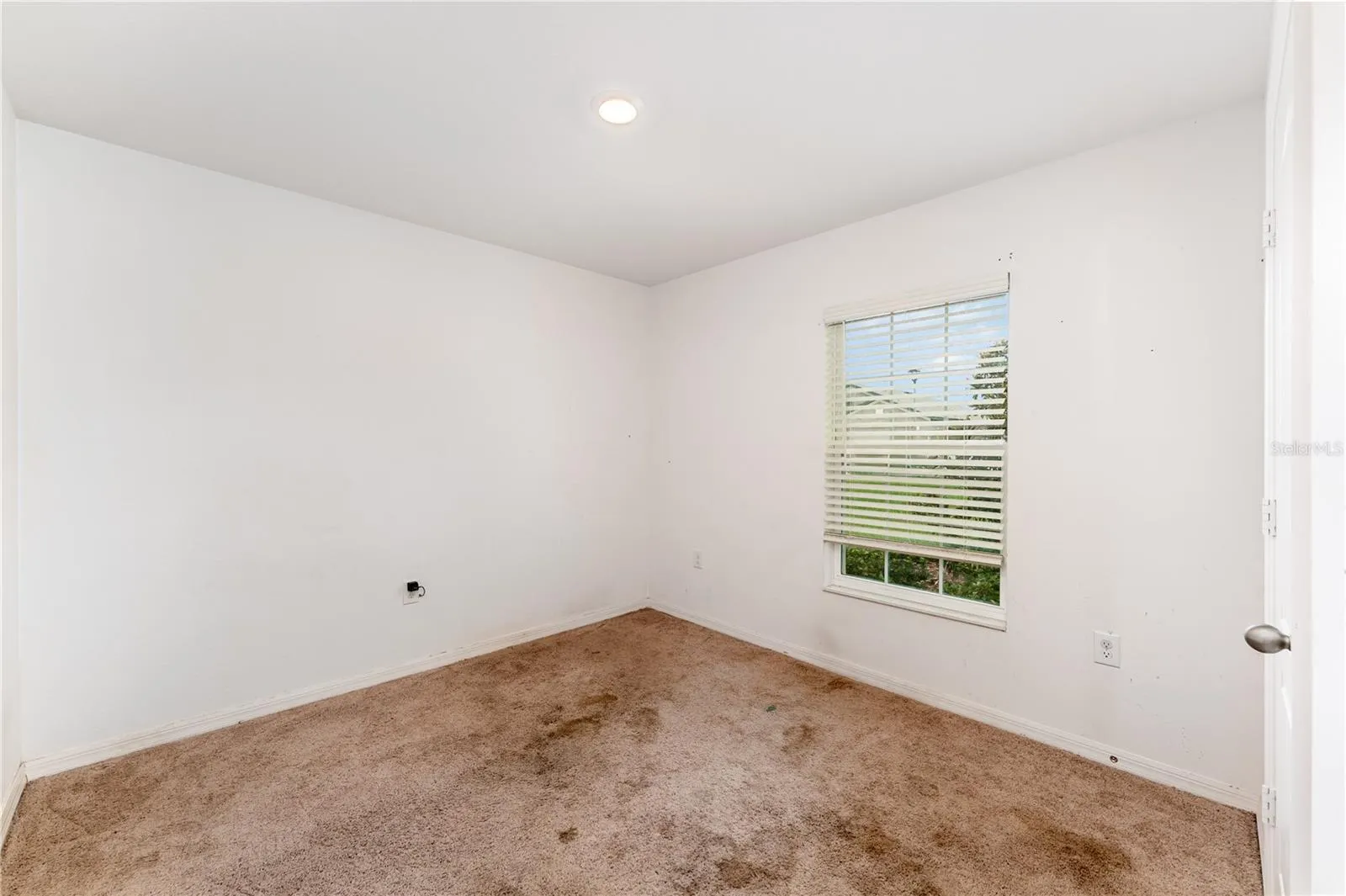 1372 SWAN LAKE CIR