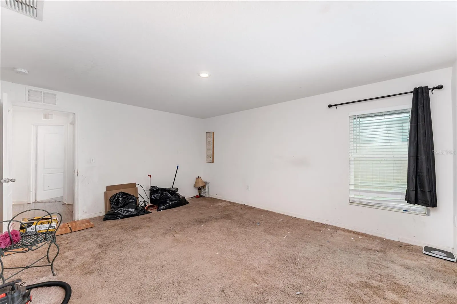 1372 SWAN LAKE CIR