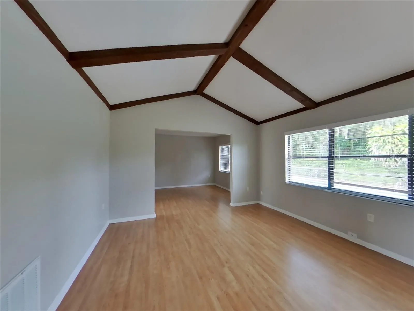 1010 ROCHELLE LN
