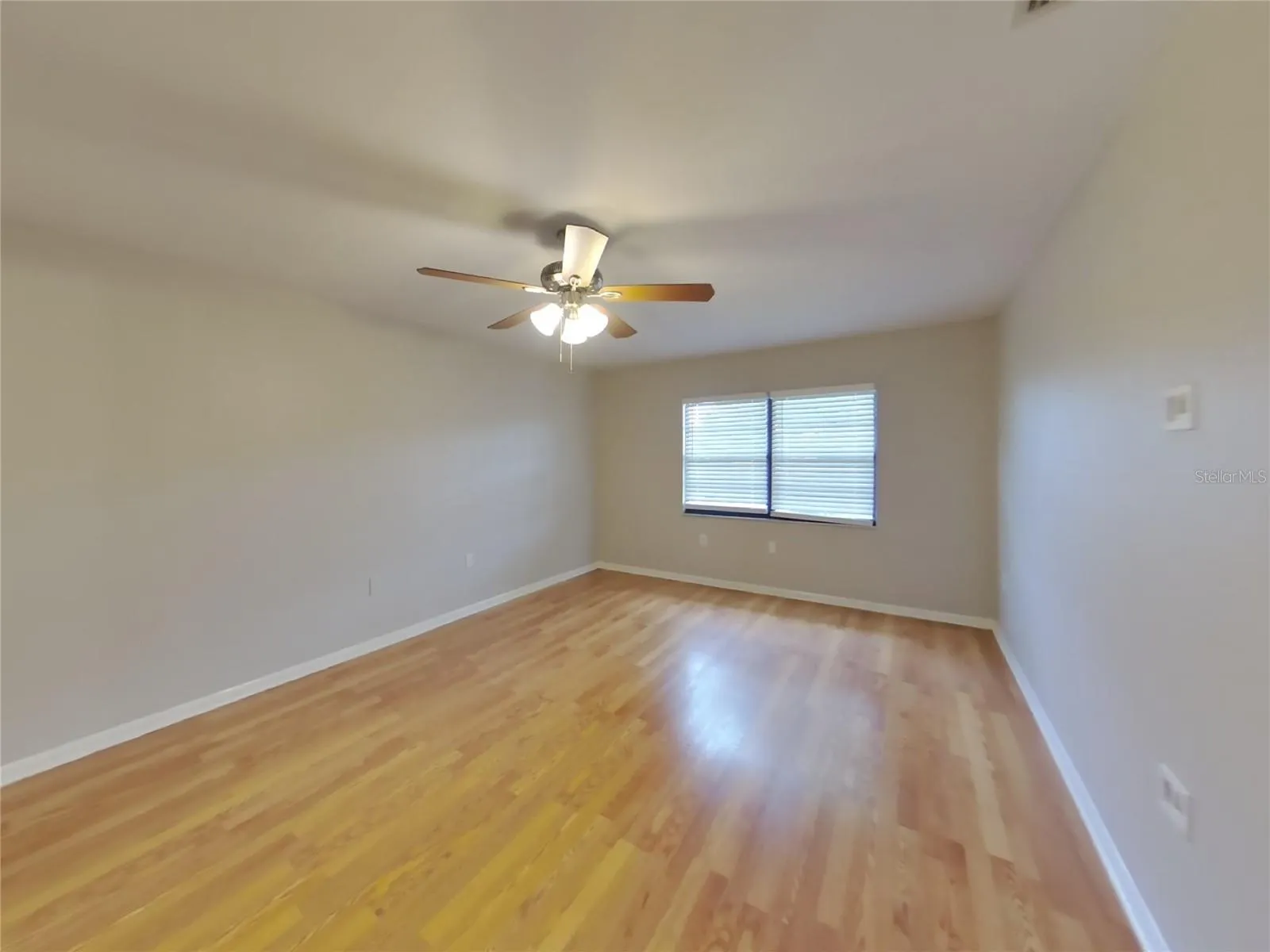 1010 ROCHELLE LN