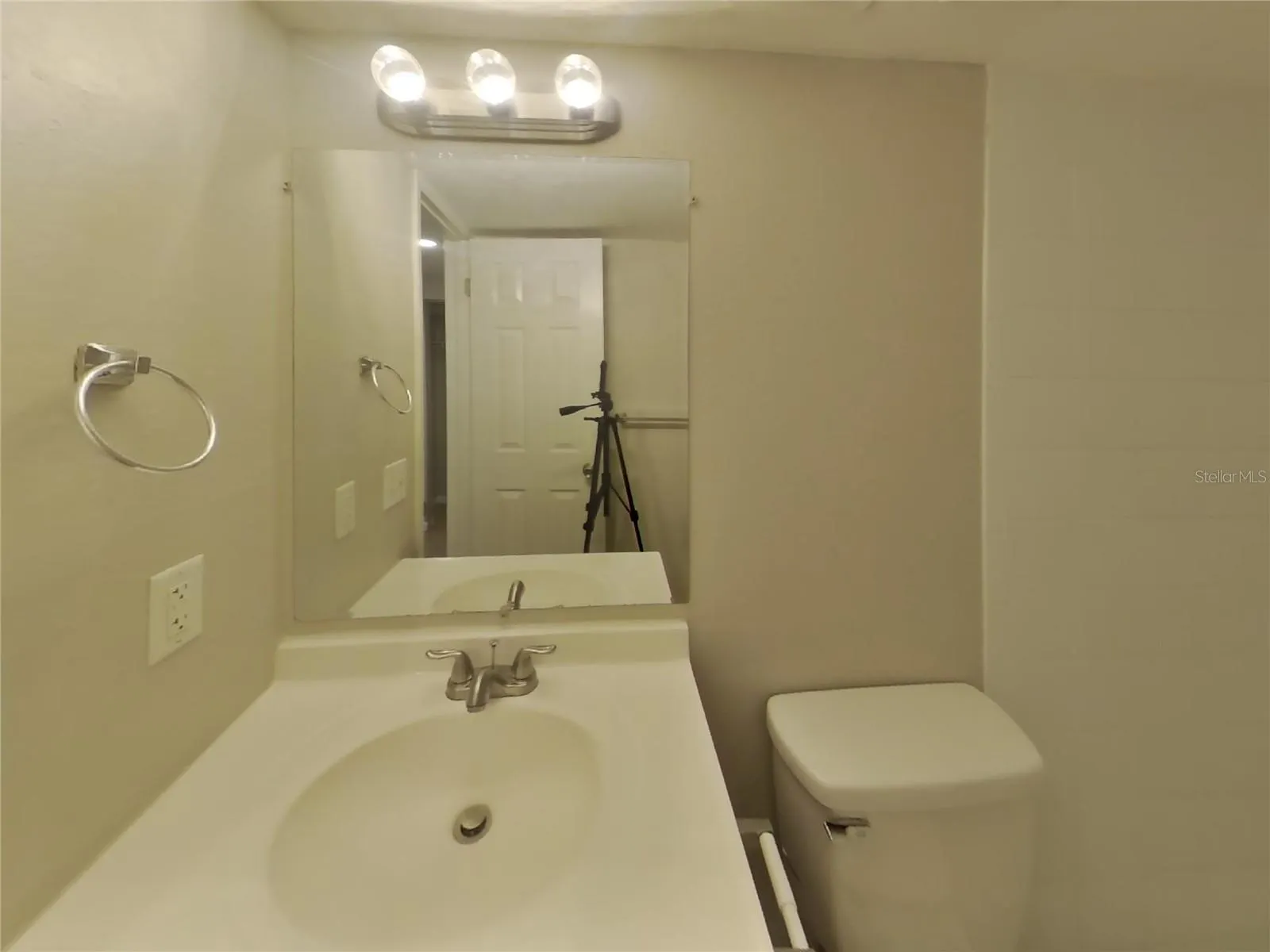 1010 ROCHELLE LN