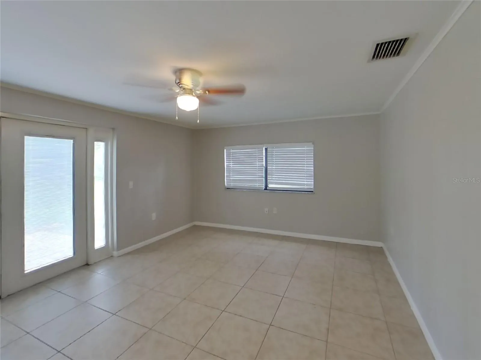 1010 ROCHELLE LN