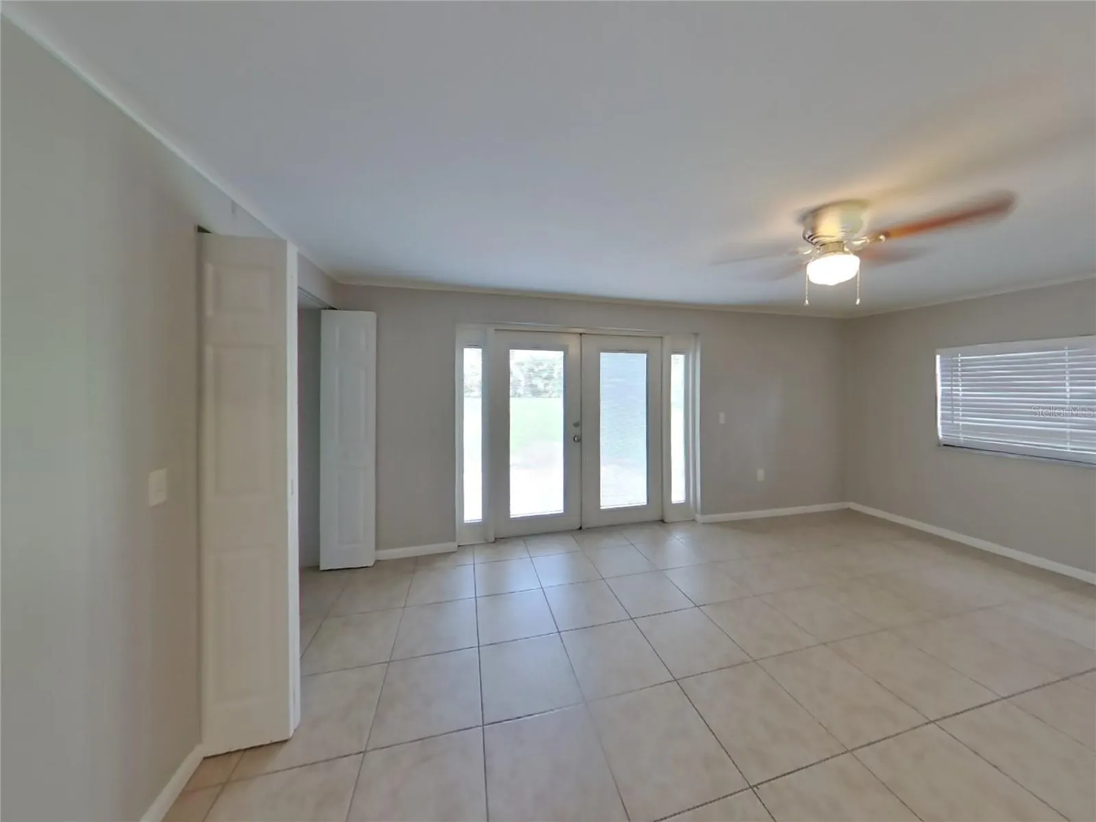 1010 ROCHELLE LN