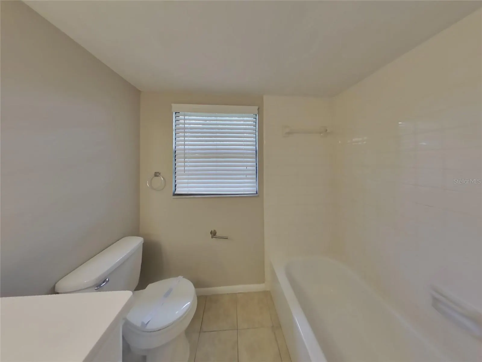 1010 ROCHELLE LN
