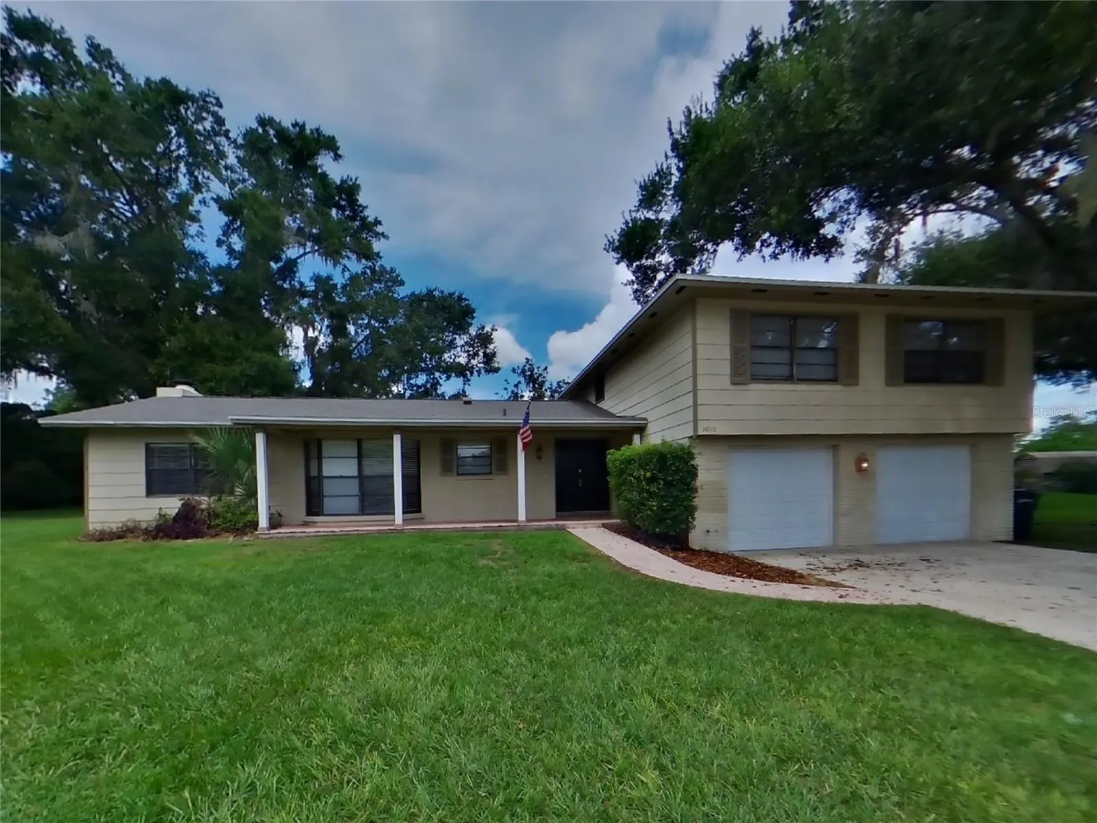 1010 ROCHELLE LN