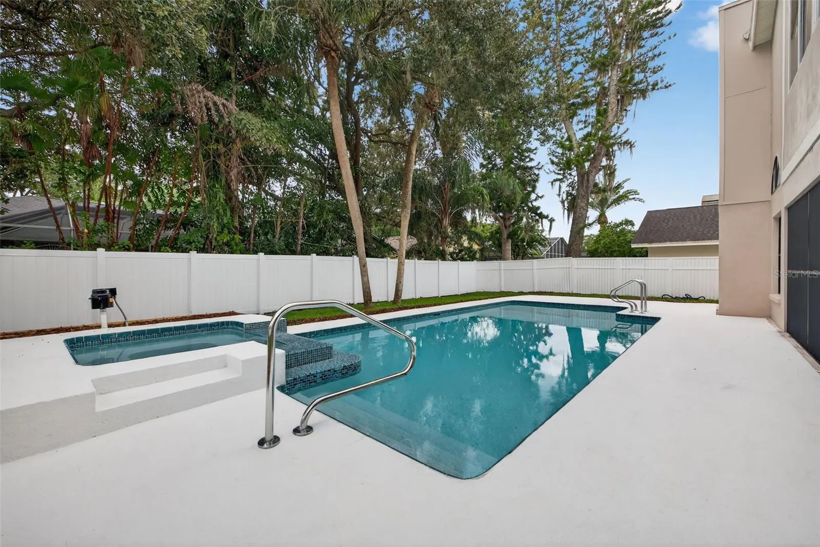 3956 BELMOOR DR