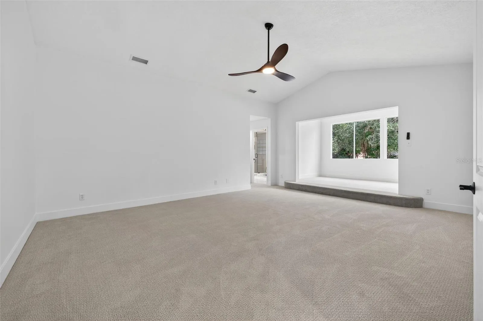 3956 BELMOOR DR