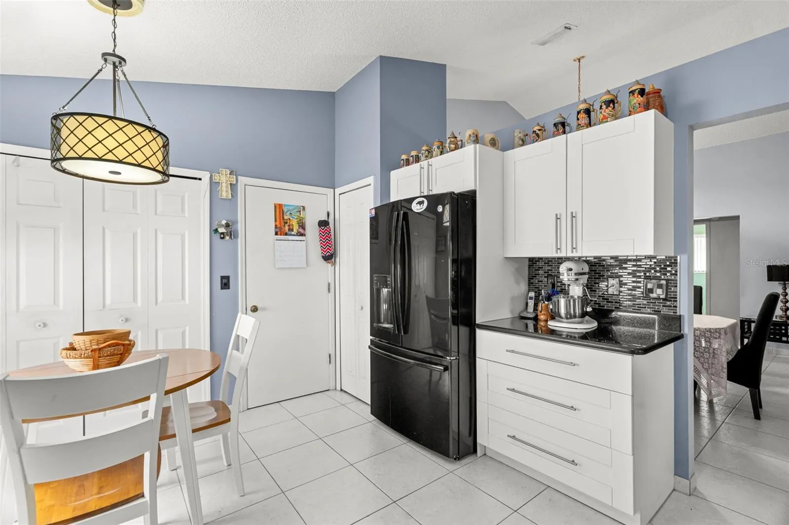 3261 MONTROSE CIR