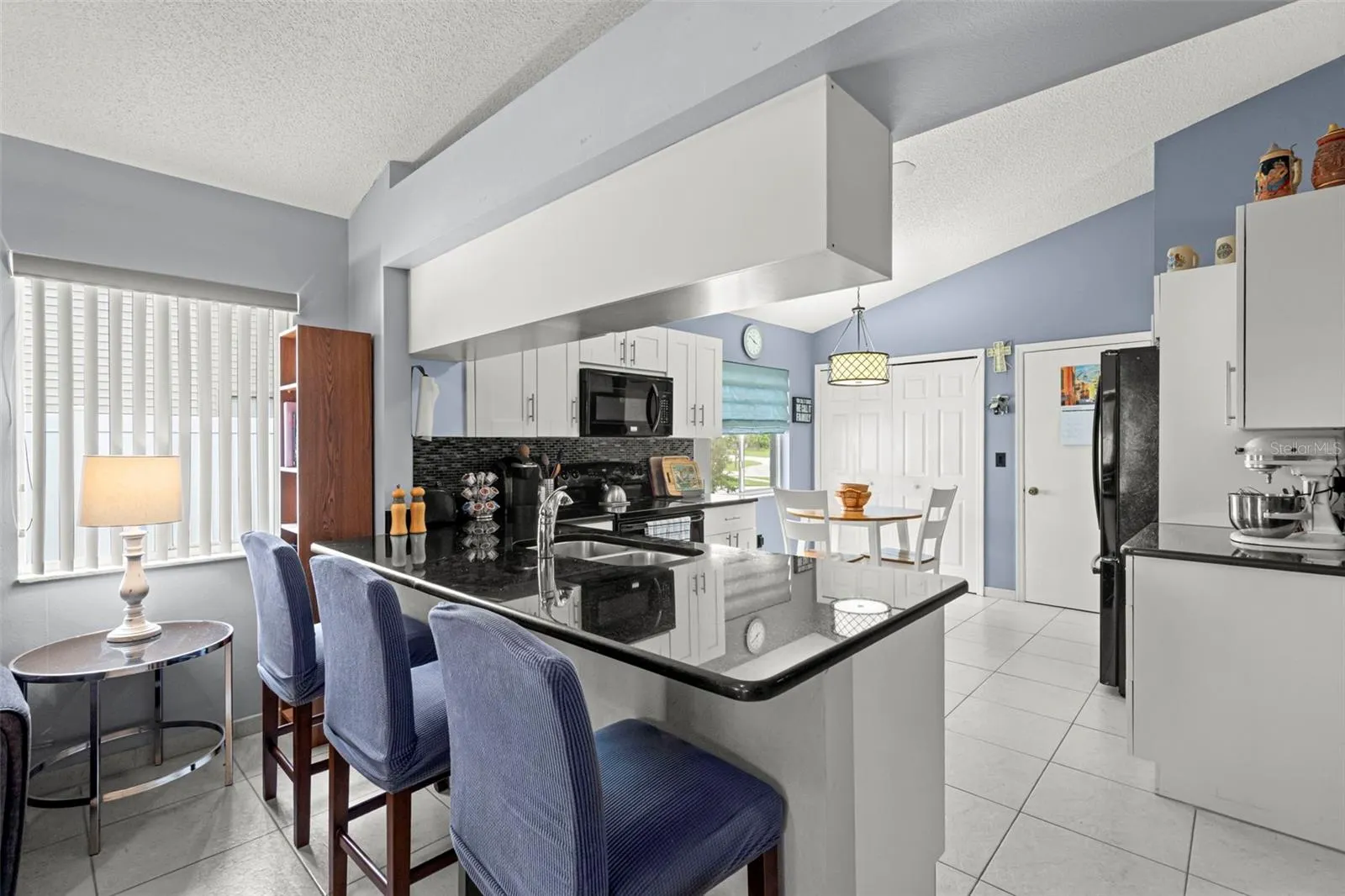 3261 MONTROSE CIR