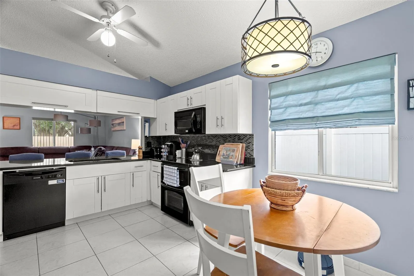 3261 MONTROSE CIR