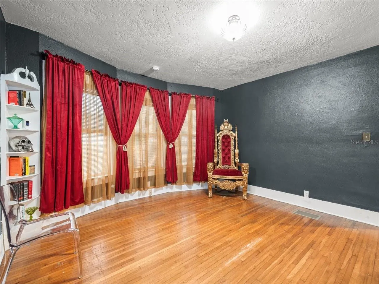 1013 MAGNOLIA DR