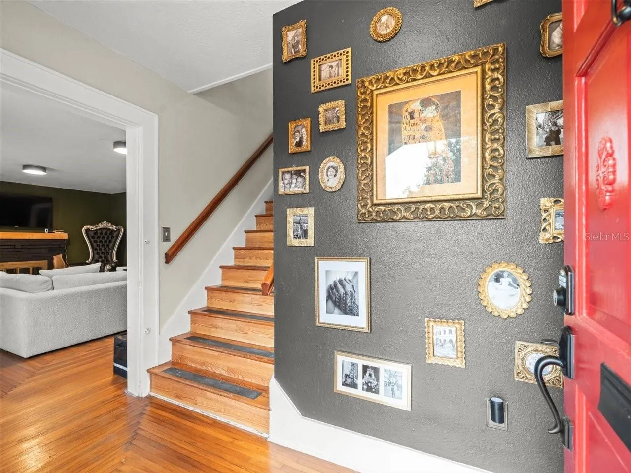 1013 MAGNOLIA DR