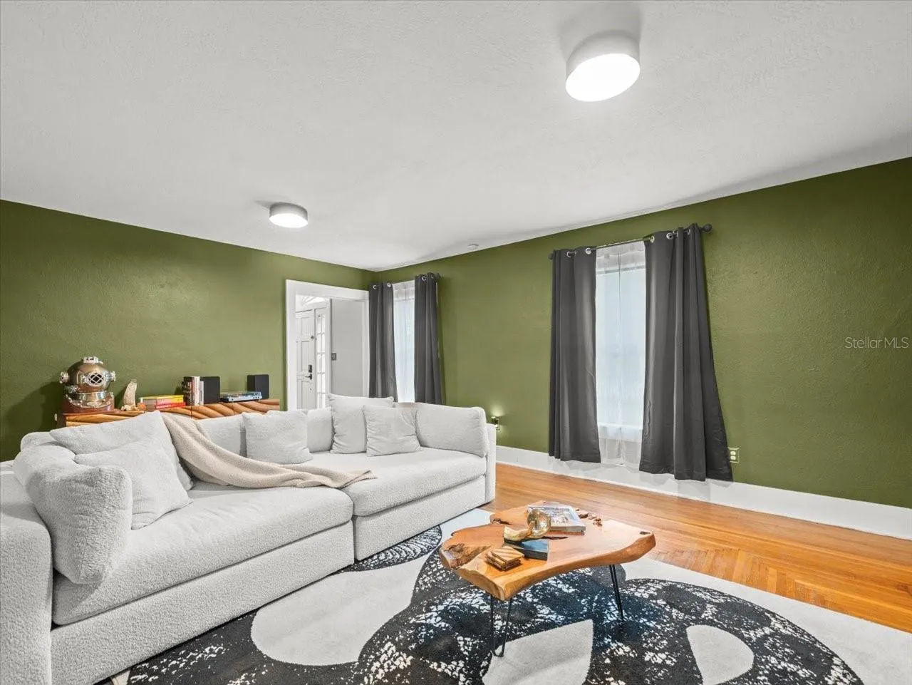1013 MAGNOLIA DR